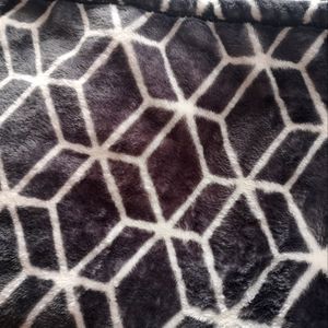 Life Comfort Urban Plush Throw  60" x 70"